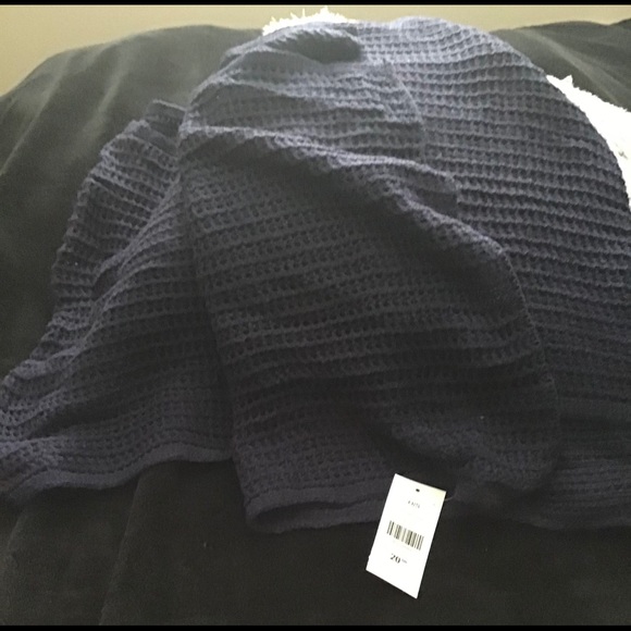 New scarf never worn - Picture 5 of 11